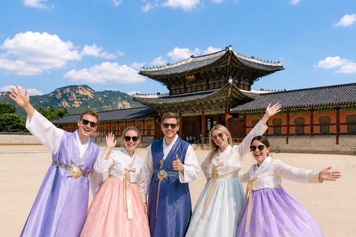 Tur Sorotan Seoul Kelompok Kecil dengan Hanbok & Upacara Minum Teh - Photo 1 of 25
